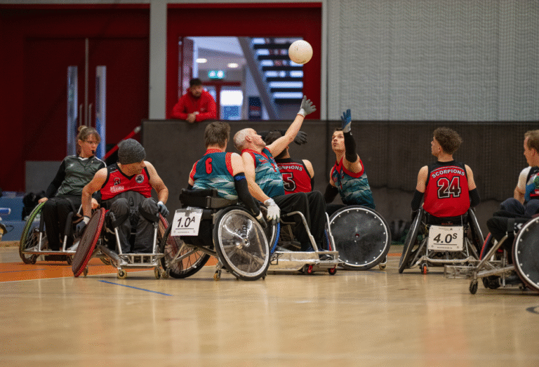 Je kan je aanmelden bij een van de verenigen om een proeftraining bij te wonen!